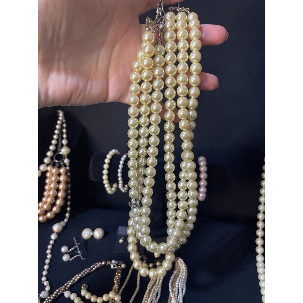 Vintage To Now Pearl Jewelry Lot Necklaces Earrings Bracelets 24 Items - Picture 11 of 11